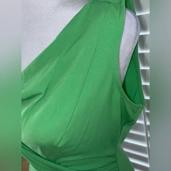 New York & Company Emerald Green Sleeveless Ruched Top Size Small - Picture 6 of 9